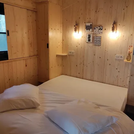 Lacustra Cabanes Accessibles En Canoe Et Chalets Tout Confort Flayat Exterior photo