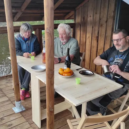 Lacustra Cabanes Accessibles En Canoe Et Chalets Tout Confort Flayat Exterior photo