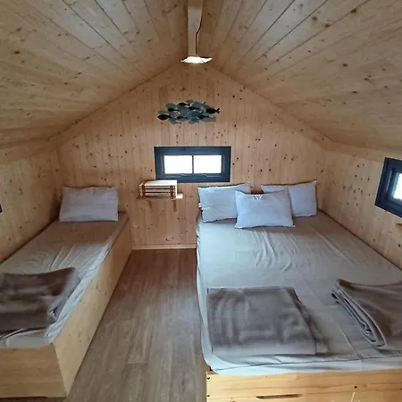 Lacustra Cabanes Accessibles En Canoe Et Chalets Tout Confort Flayat Room photo