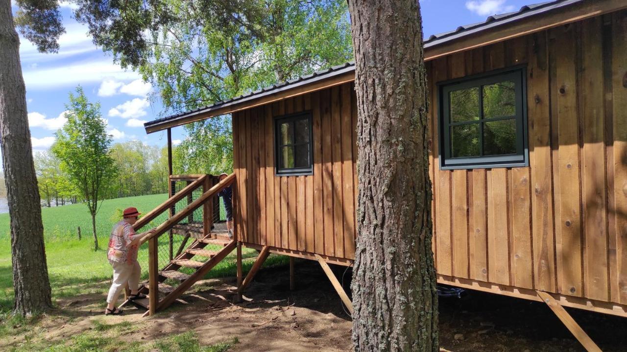 Chalet Lacustra Accessibles En Canoe Et Confort Flayat